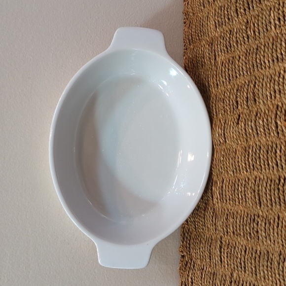 Oneida B-15 Buffalo Bright White 1 1/2 qt. Casserole Dish - Picture 5 of 7